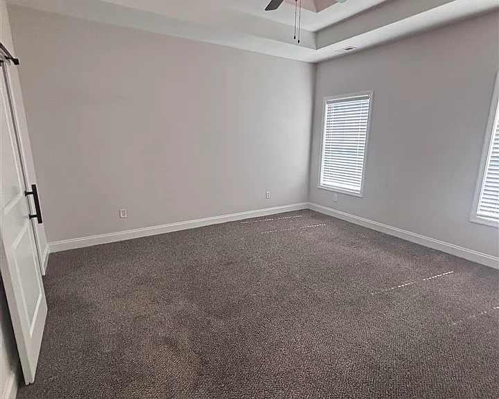 935 County House Ln — Photo 8