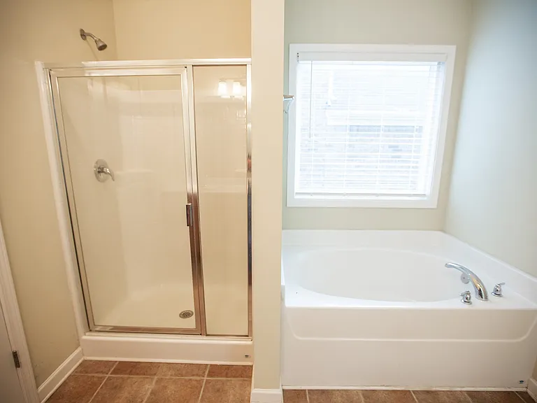 2124 Kirkwood Dr — Photo 7
