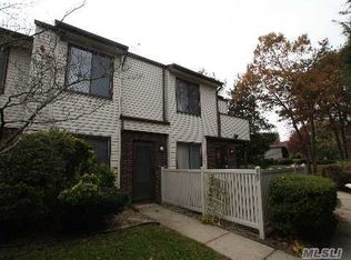 367 Clubhouse Ct, Coram, NY 11727
