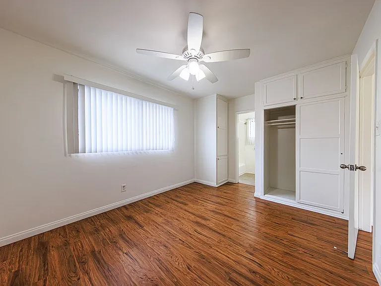 650 W Wilson Ave — Photo 33
