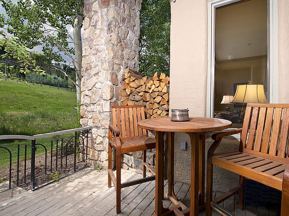 4th image of 96 Highlands Ln #214