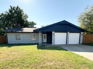 5414 NW Cottonwood Dr, Lawton, OK 73505