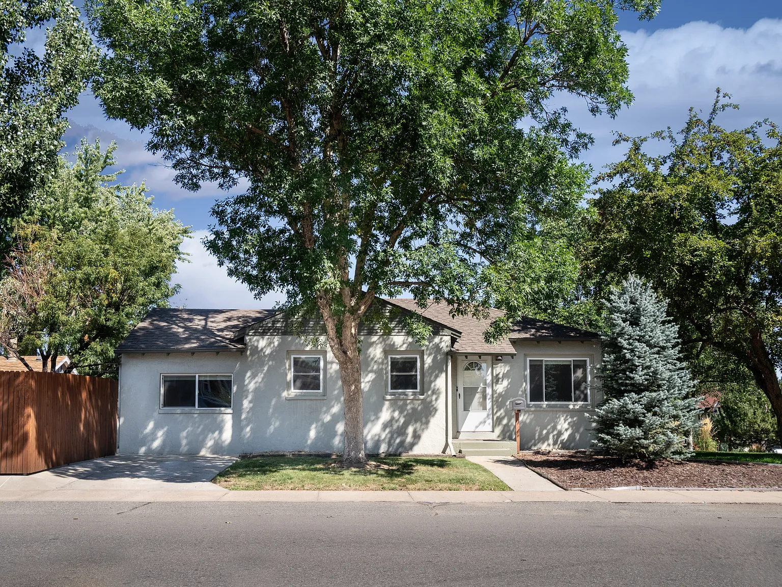 3 bed, 1667 sqft, $3,000 — Photo 2