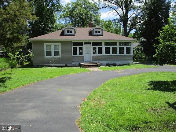 4th image of 3545 Newport Ave