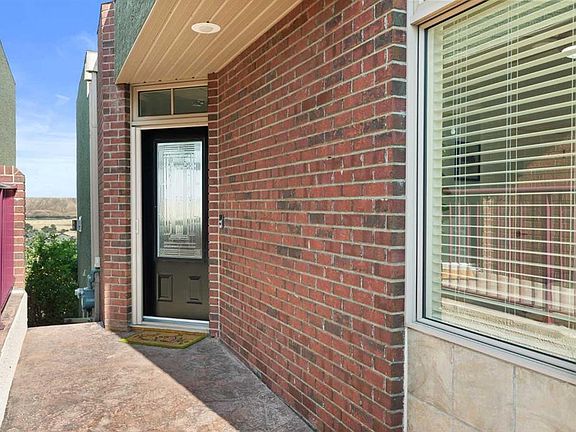 4th image of 10 SW Palisades Mews NE