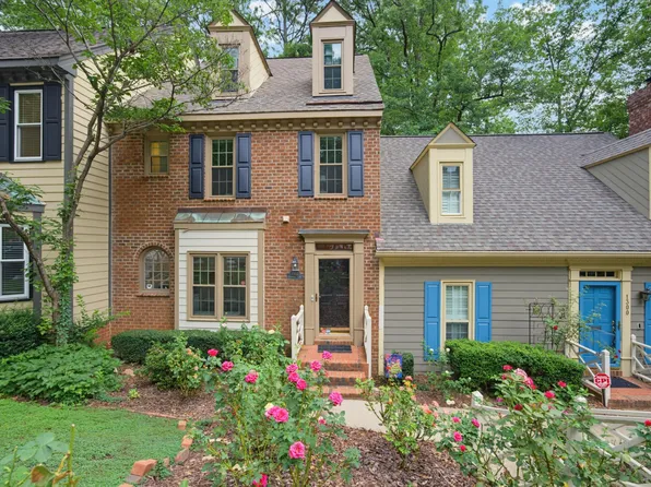 1302 Hampshire Ct, Raleigh, NC 27612