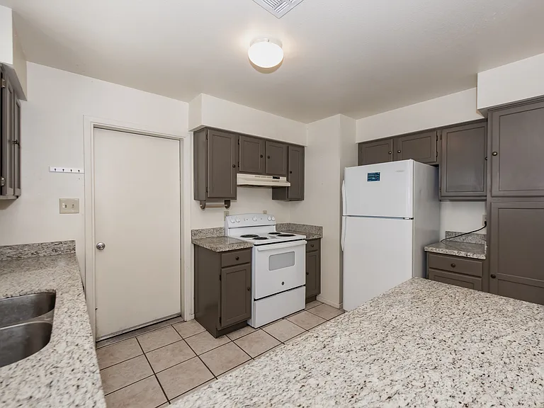 4598 W 18th Ln — Photo 3