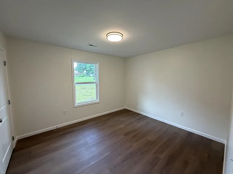 204 Peter Ave — Photo 13