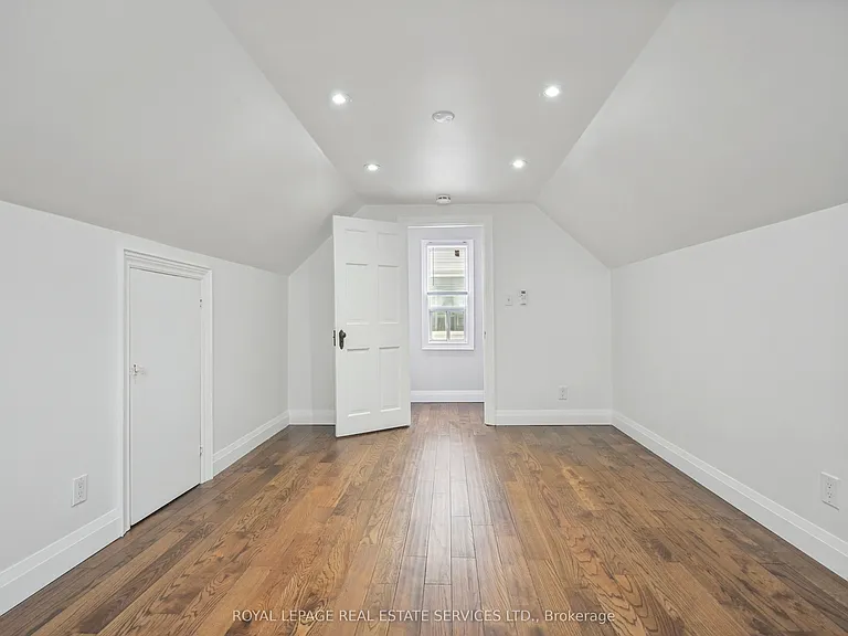 21 Holbrooke Ave — Photo 18