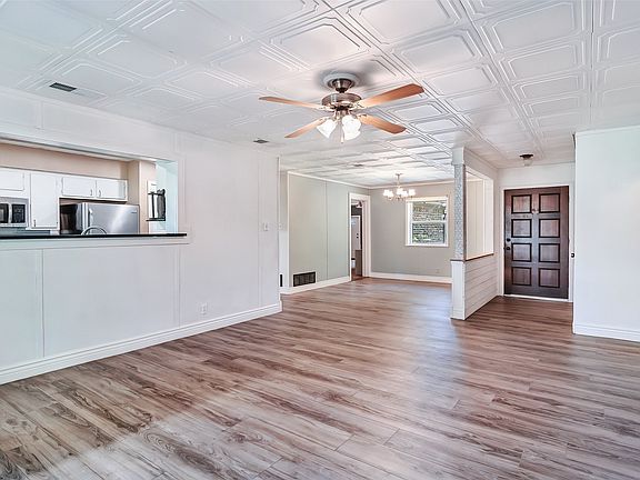 5th image of 832 Cherry St
