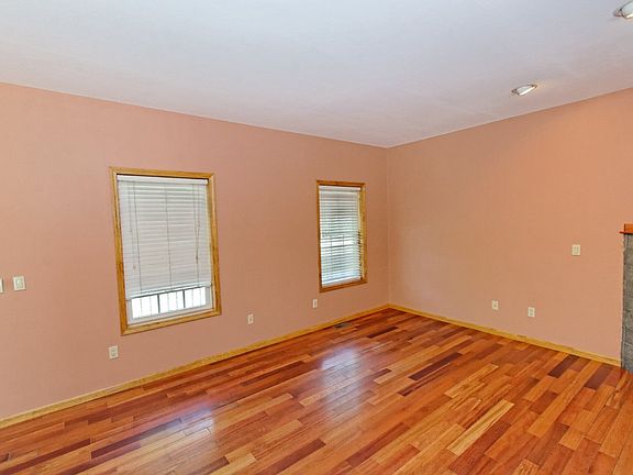 5th image of 46 Ferry Blvd