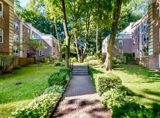 858 Palmer Rd APT 1B, Bronxville, NY 10708
