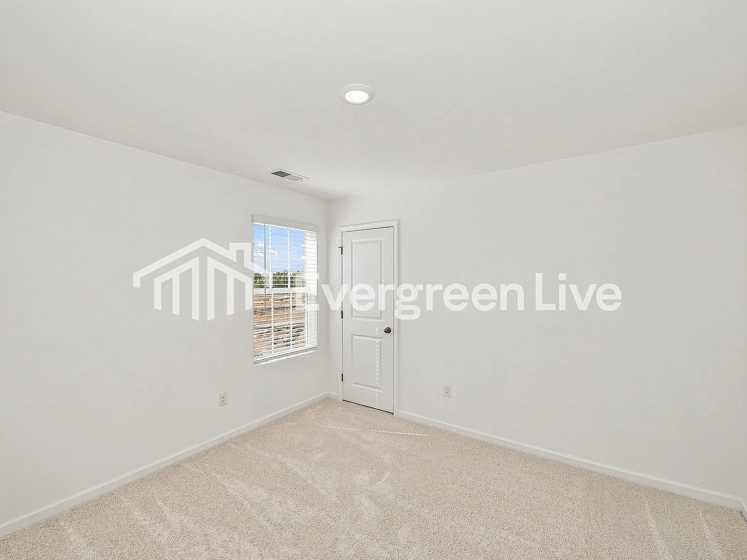 4 bed, 2.5 bath, 2307 sqft, $1,940 — Photo 4