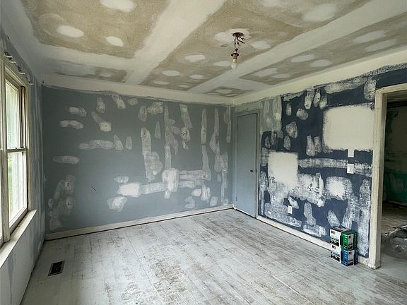 5th image of 248 Woodside Dr