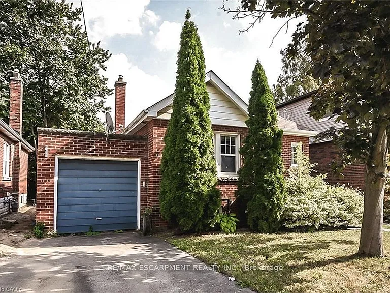 9 Gary Ave — Photo 1