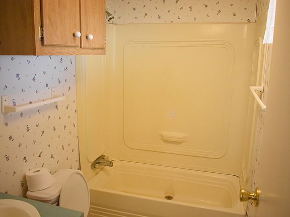 5th image of 104 E Eucalyptus Ave