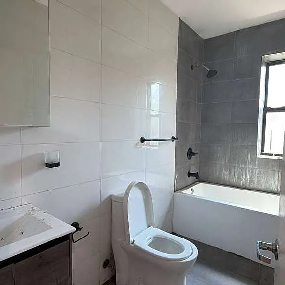 1509 Teller Ave #2 — Photo 3