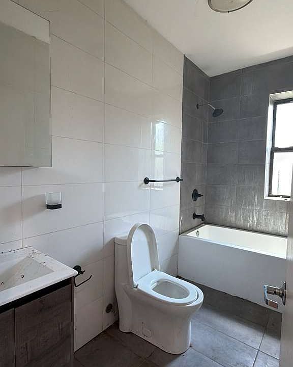 2nd image of 1158 Jackson Ave