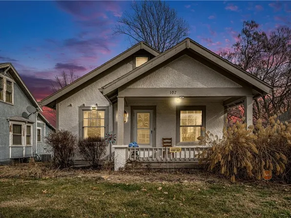 107 S Willow Ave, Sugar Creek, MO 64053