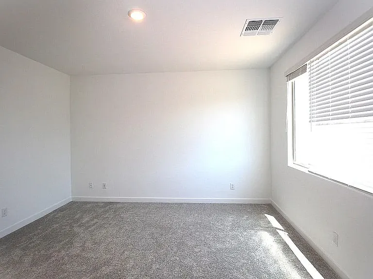 4427 N 94th Dr — Photo 31