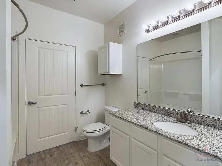 Mystic Bluff Apartments — Photo 106