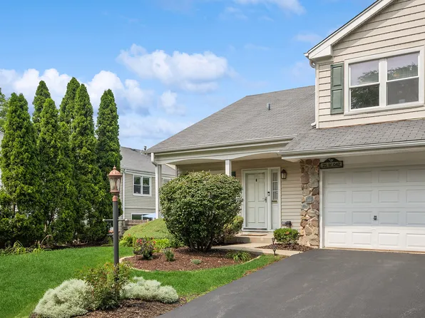 25W042 Keswick Ln, Naperville, IL 60540