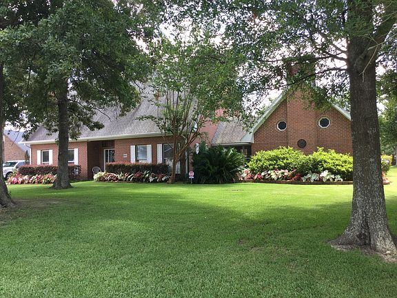 A lovely home awaits you!