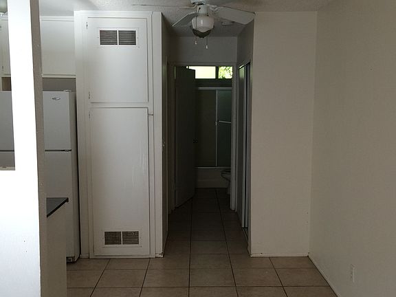 3rd image of 617 N St Andrews Pl APT 4
