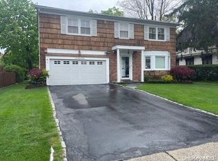 12 Polo Rd, Great Neck, NY 11023