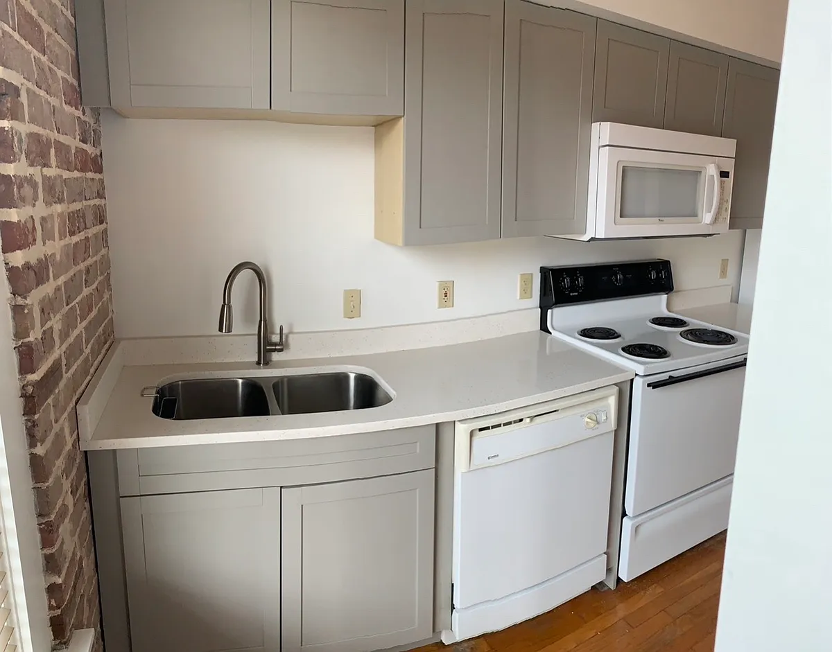Building Photo - 102 E Thomas St #4