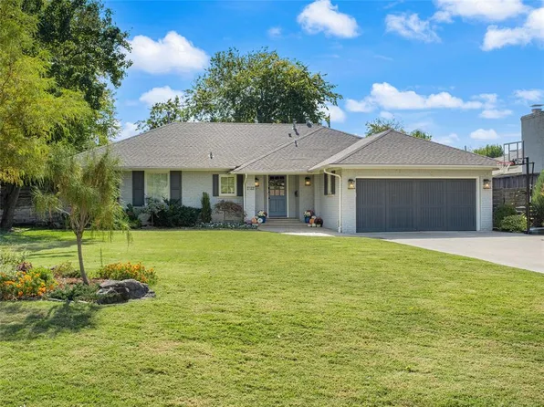 1722 Coventry Ln, Nichols Hills, OK 73120