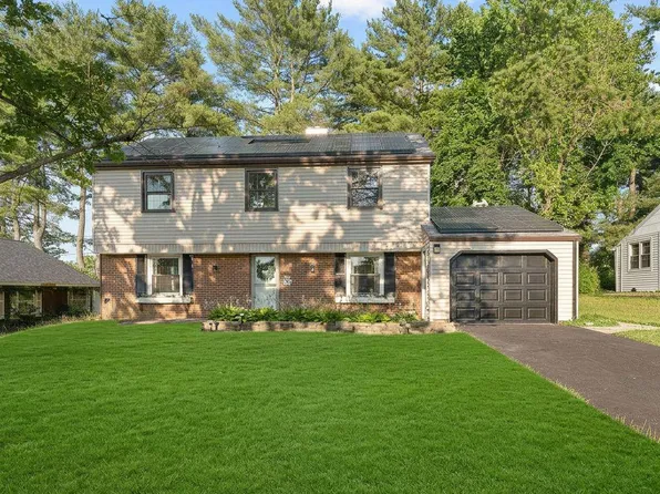 60 Pinafore Ln, Willingboro, NJ 08046