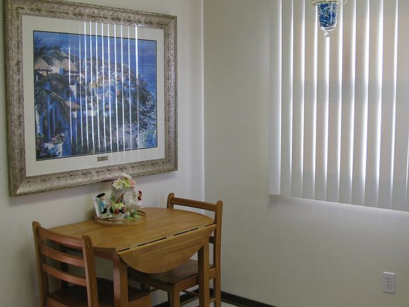 3rd image of 611 NE Wanda Dr