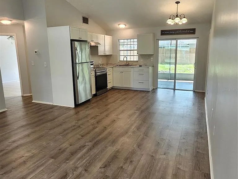 3154 Laird Dr — Photo 2