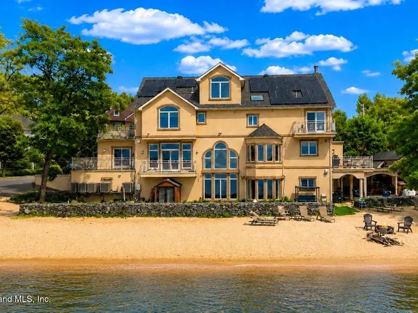 30 Aviva Ct, Staten Island, NY 10307
