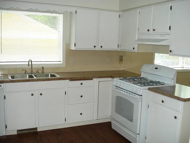 5 bed, 2.5 bath, $2,250 — Photo 2