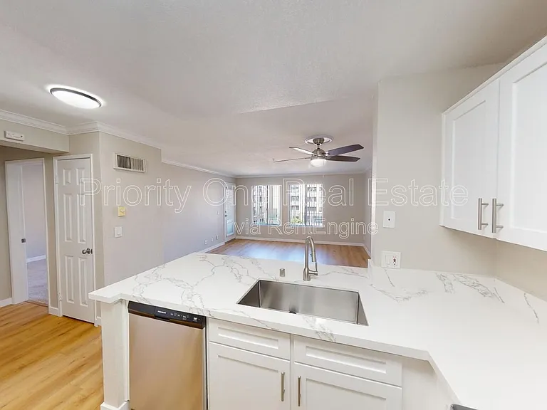 8889 Caminito Plaza Centro #7339 — Photo 8