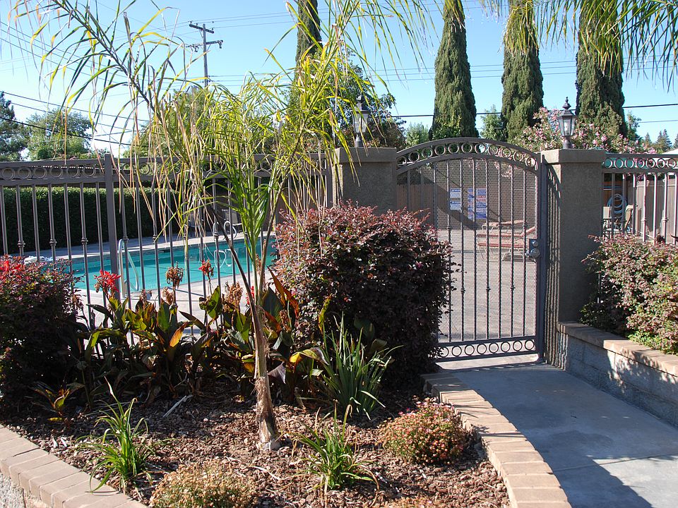 2nd image of 5016 Bremner Way Unit 3
