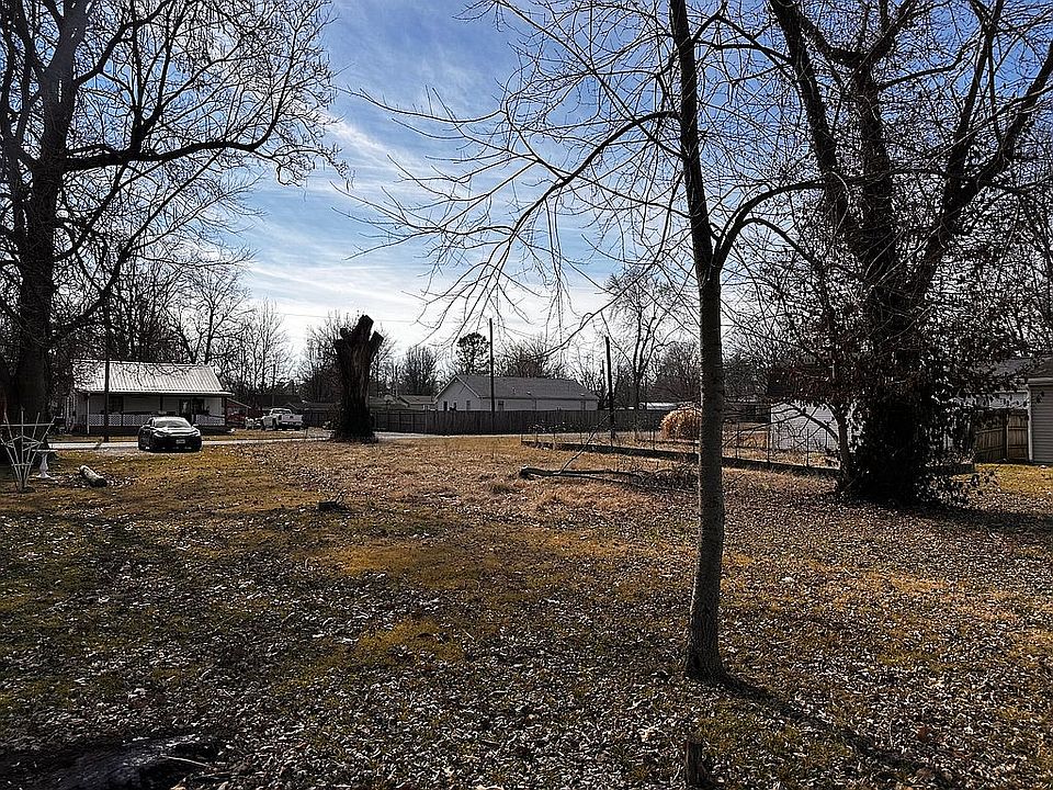 2nd image of 103 E 19th St