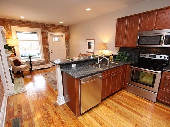 Living room/kitchen