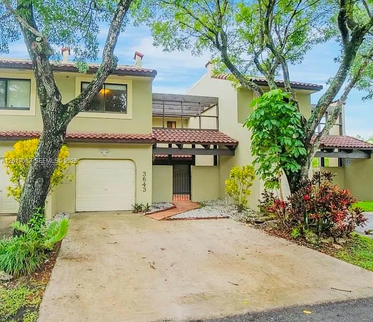 Building Photo - 3643 Estepona Ave #B28-A