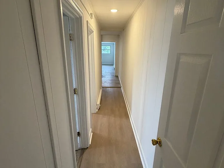 549 E Vine St — Photo 7
