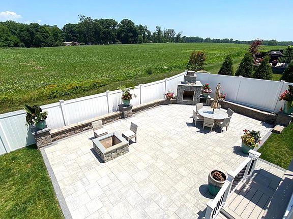 3rd image of 2515 Monarch Way