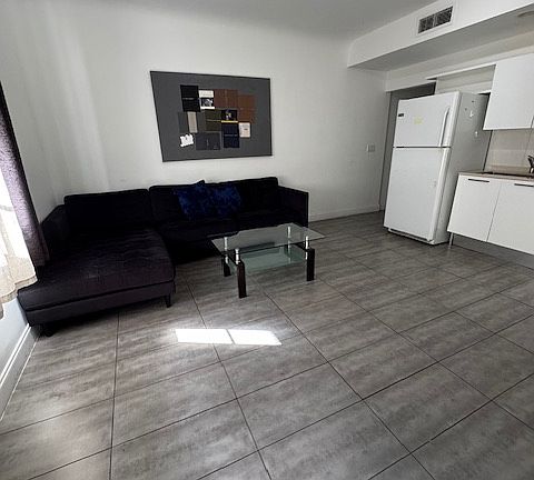3rd image of 1508 Meridian Ave #4