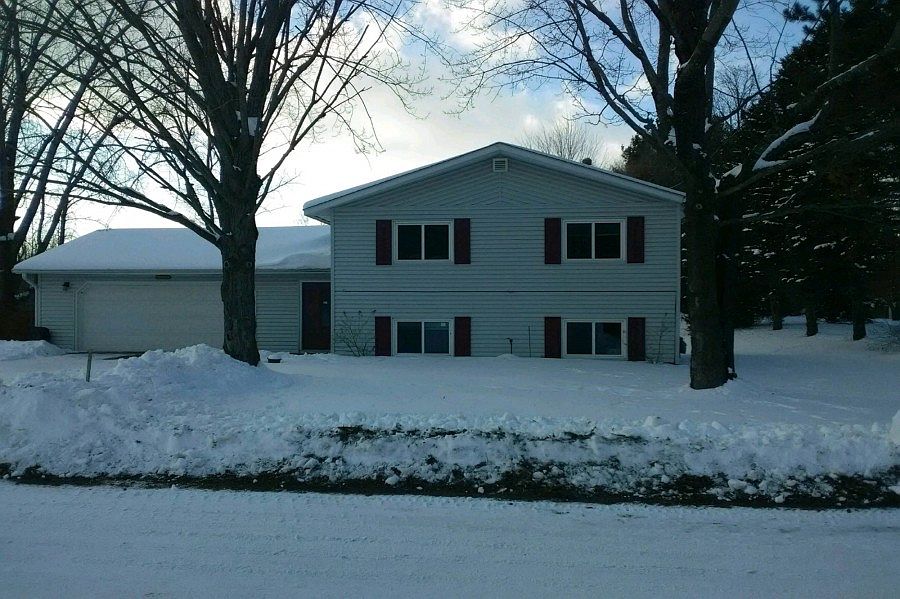 1st image of 335 10th St NW