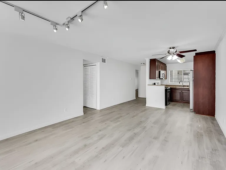 21450 Burbank Blvd #118 — Photo 5
