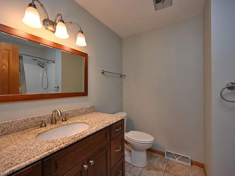 202 Lac La Belle Dr — Photo 23
