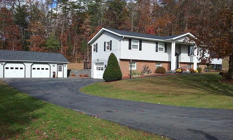1st image of 25 Woodland Dr