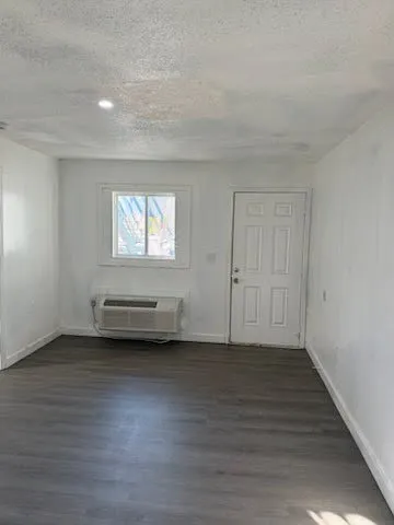 1 bed, 500 sqft, $900 — Photo 4