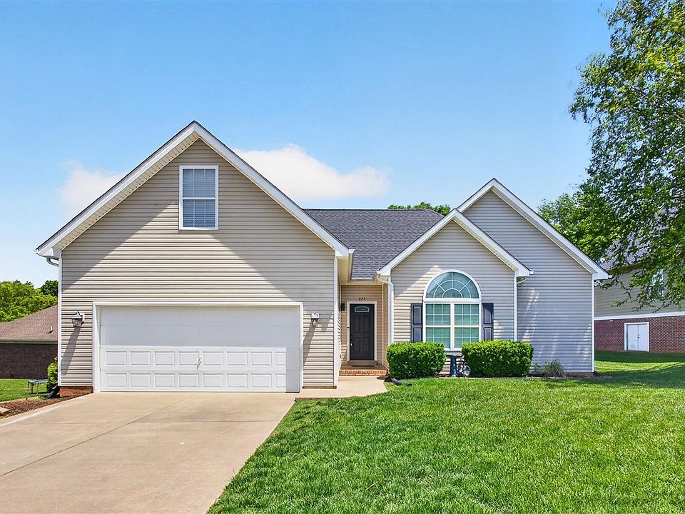 1st image of 225 Moultrie Ct